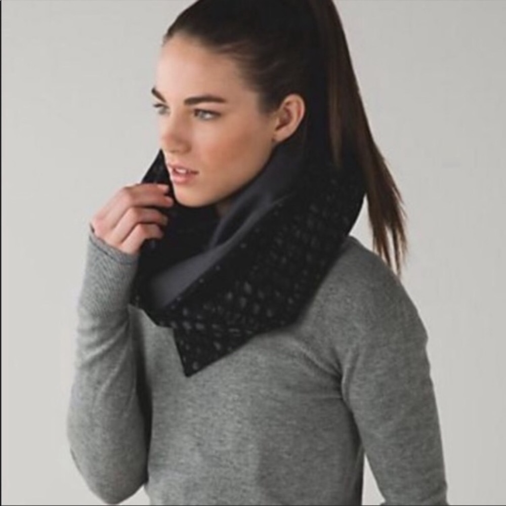 LULULEMON Abstract Print Fleece Vinyasa Scarf Wrap